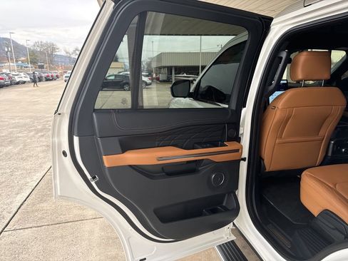 Certified 2022 Ford Expedition Platinum image 19