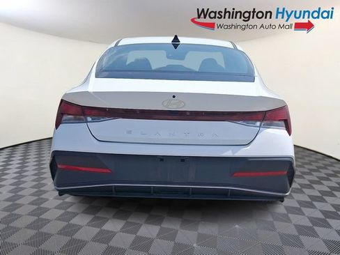 Certified 2024 Hyundai Elantra SE FWD image 5