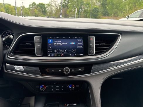 Used 2023 Buick Enclave Essence w/ Experience Buick Package AWD/4WD image 15