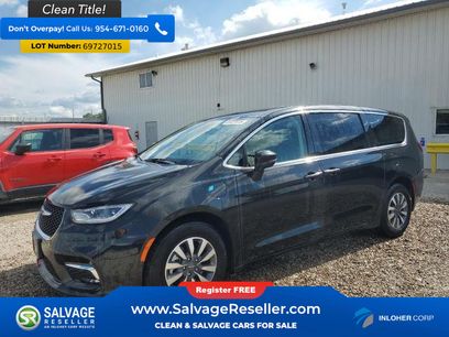 Used 2023 Chrysler Pacifica Touring-L