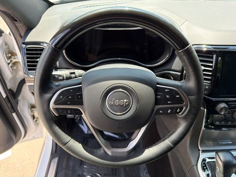 Used 2019 Jeep Grand Cherokee Overland AWD/4WD image 27