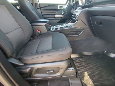 Used 2022 Ford Explorer XLT image 21