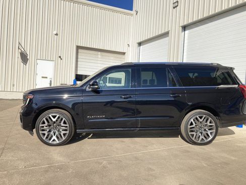 Used 2025 Ford Expedition Max Platinum w/ Platinum Ultimate Package image 4