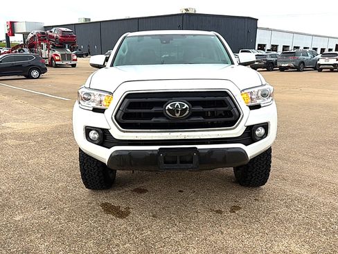 Used 2023 Toyota Tacoma SR5 AWD/4WD image 3