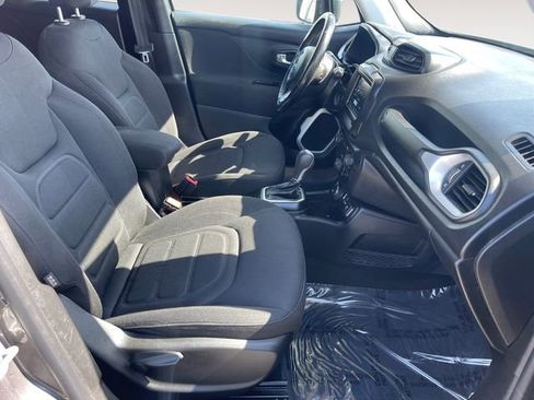 Used 2019 Jeep Renegade Latitude w/ Cold Weather Group AWD/4WD image 27