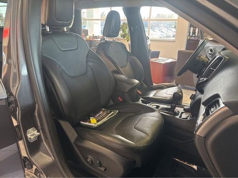 Used 2019 Jeep Cherokee Limited AWD/4WD image 29