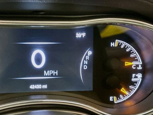 Used 2021 Jeep Grand Cherokee Overland image 14