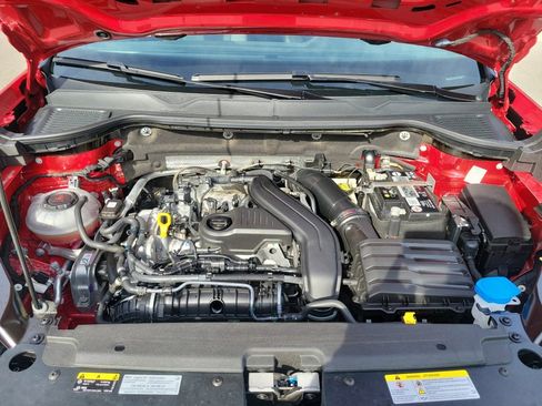 Certified 2023 Volkswagen Taos SE w/ Panoramic Sunroof Package image 18