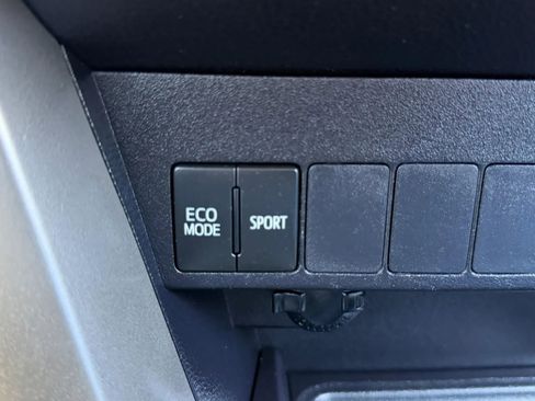 Used 2014 Toyota RAV4 LE AWD/4WD image 30