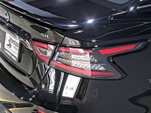 Used 2019 Nissan Maxima SR w/ Premium Package image 13