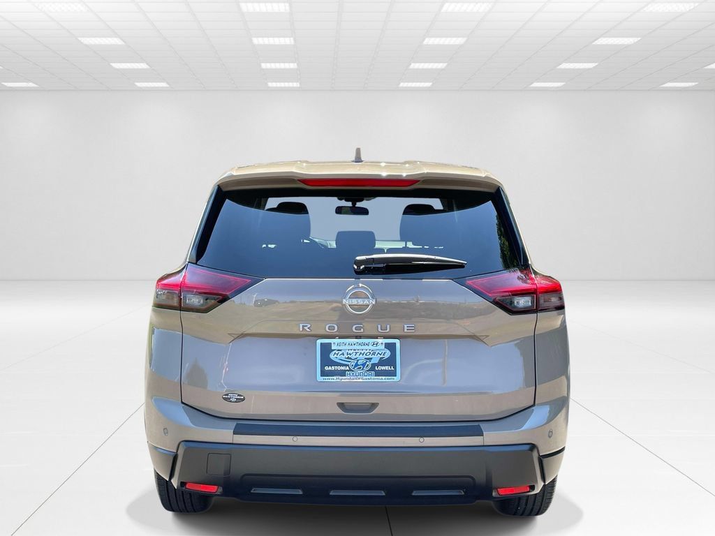 Used 2025 Nissan Rogue SV FWD image 5