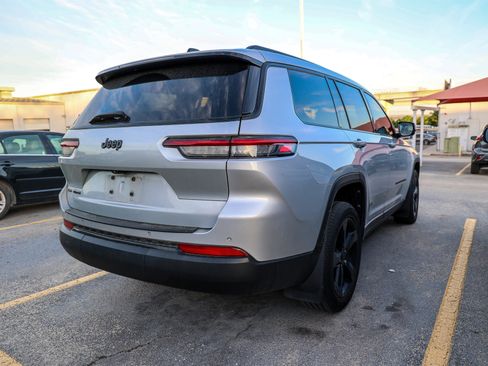 Used 2022 Jeep Grand Cherokee L Laredo image 8