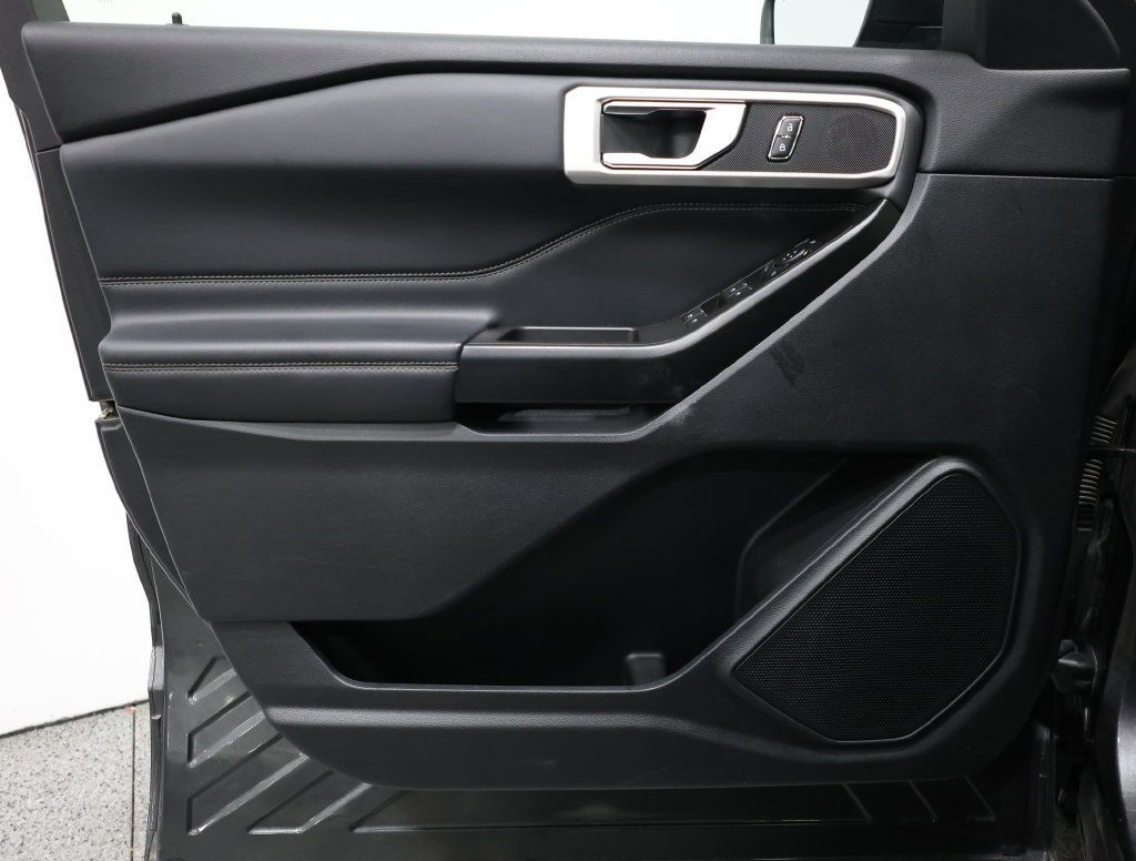 Used 2020 Ford Explorer XLT w/ Equipment Group 202A AWD/4WD image 12