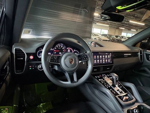 Used 2023 Porsche Cayenne AWD/4WD image 15