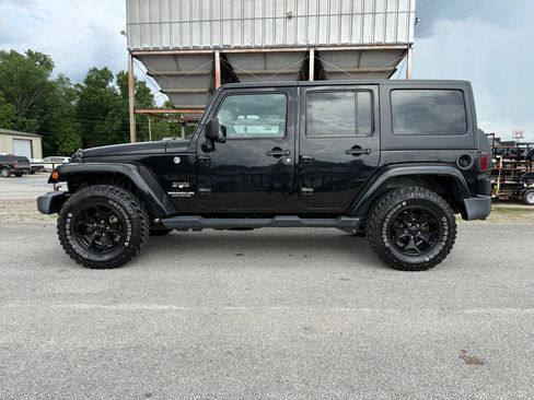 Used 2016 Jeep Wrangler Unlimited Sahara AWD/4WD image 2