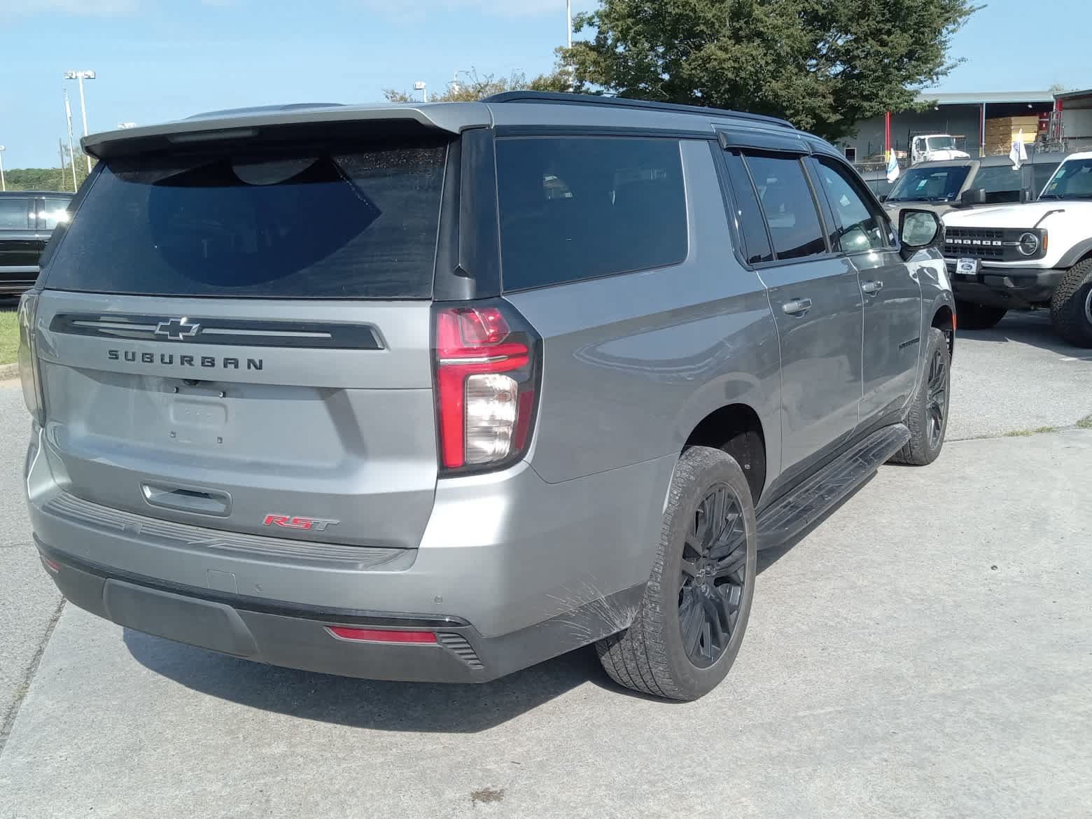 Used 2024 Chevrolet Suburban RST w/ Luxury Package AWD/4WD image 7