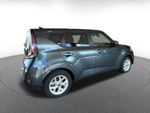 Used 2025 Kia Soul LX w/ LX Technology Package FWD image 14