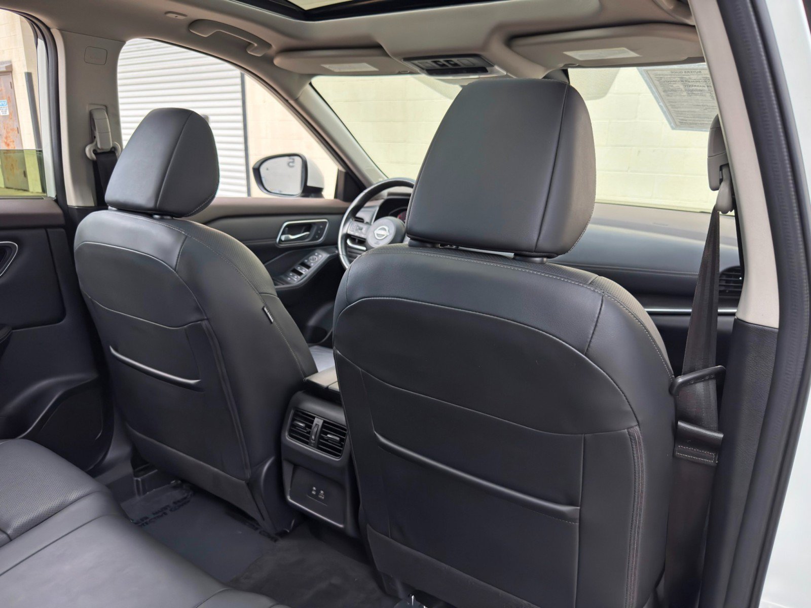 Used 2023 Nissan Rogue Platinum FWD image 34