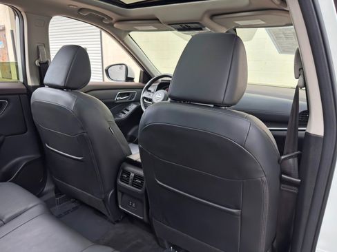 Used 2023 Nissan Rogue Platinum FWD image 34