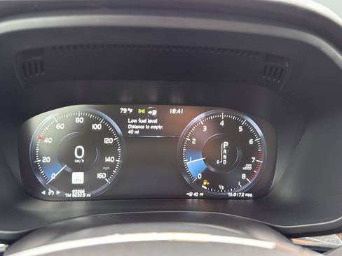 Used 2019 Volvo XC60 T5 Momentum w/ Multimedia Package AWD/4WD image 14
