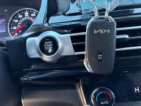 Used 2022 Kia Seltos EX image 41