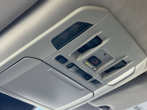 Used 2024 Toyota Highlander XLE image 24