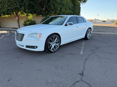Used 2013 Chrysler 300 C image 4
