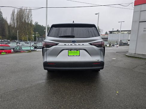Certified 2023 Toyota Sienna LE image 6