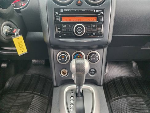 Used 2014 Nissan Rogue S FWD image 29