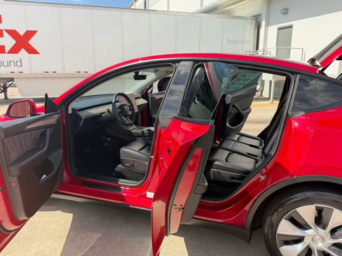 Used 2023 Tesla Model Y Long Range AWD/4WD image 16