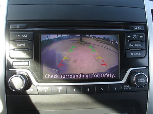 Used 2018 Nissan Frontier SV image 17