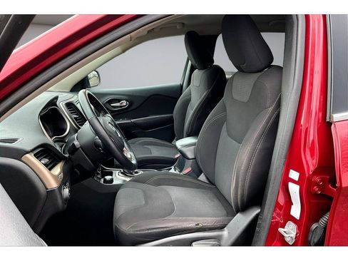 Used 2016 Jeep Cherokee Latitude w/ Cold Weather Group AWD/4WD image 15