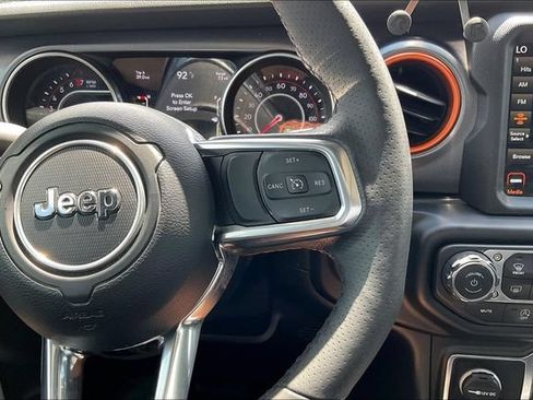 Used 2020 Jeep Gladiator Mojave AWD/4WD image 13