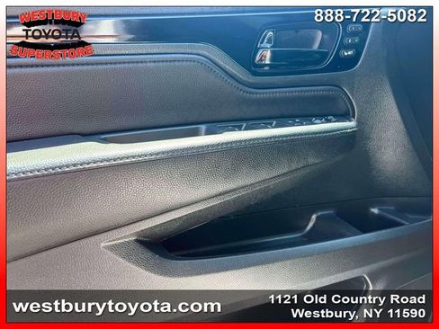 Used 2023 Honda Odyssey Touring image 17