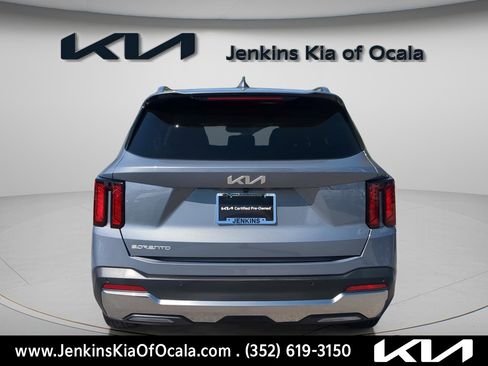 Certified 2024 Kia Sorento S w/ Panoramic Sunroof Package image 4