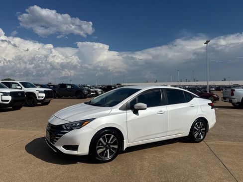 Certified 2025 Nissan Versa SV w/ Trunk Package FWD image 10