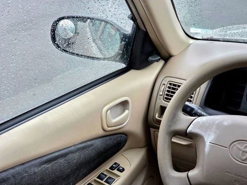 Used 2000 Toyota Corolla CE image 15