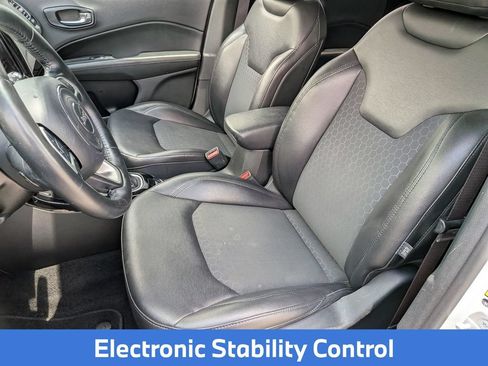 Used 2019 Jeep Compass Latitude FWD image 27