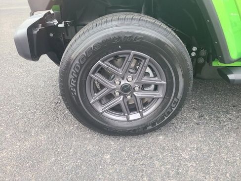 New 2026 Jeep Gladiator Sport AWD/4WD image 9