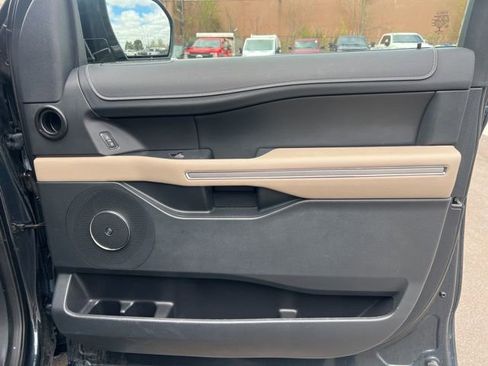 Used 2022 Ford Expedition Limited AWD/4WD image 10