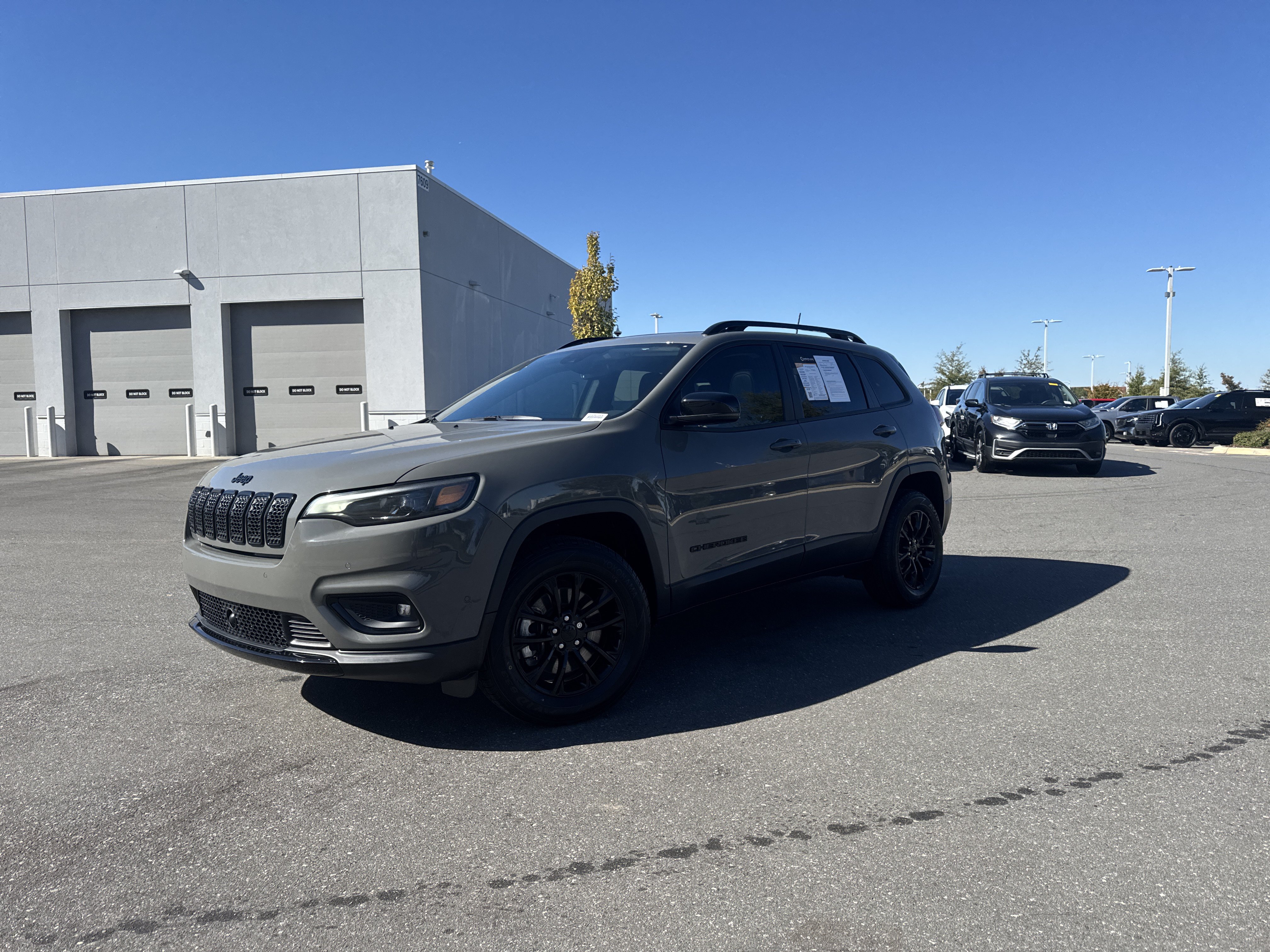 Used 2023 Jeep Cherokee Altitude Lux AWD/4WD image 5