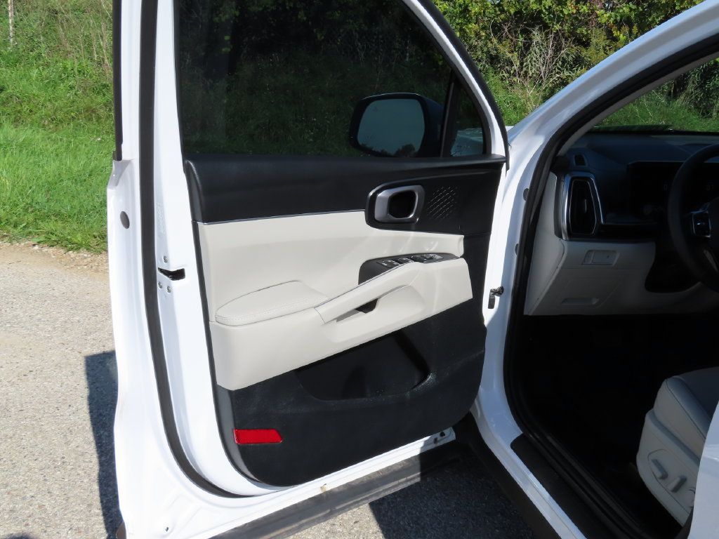 Used 2025 Kia Sorento S AWD/4WD image 25