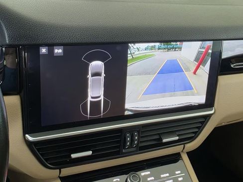 Used 2019 Porsche Cayenne AWD/4WD image 16