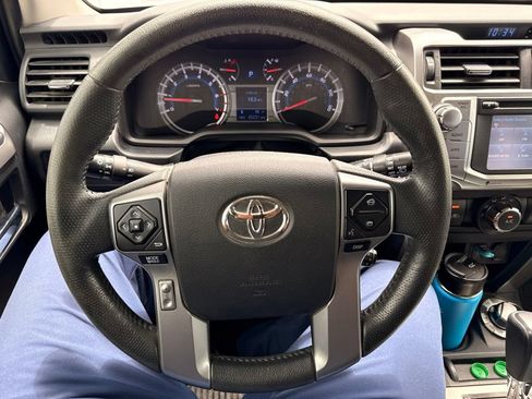 Used 2017 Toyota 4Runner SR5 AWD/4WD image 6