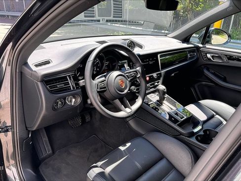 Certified 2026 Porsche Macan AWD/4WD image 4
