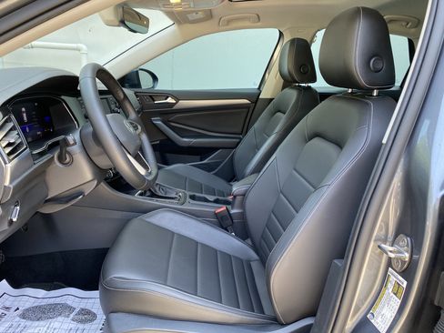 Used 2022 Volkswagen Jetta SE w/ Panoramic Sunroof Package FWD image 15