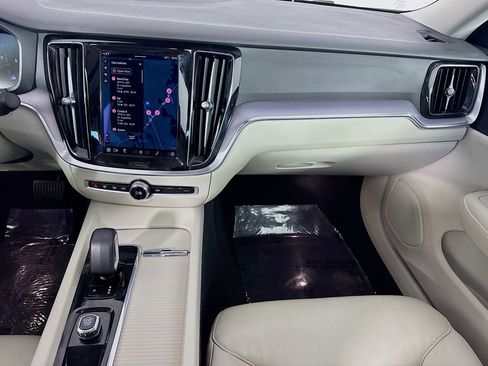 Used 2024 Volvo S60 B5 Core image 27