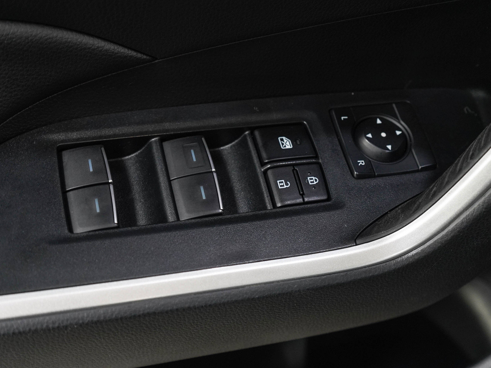 Used 2023 Toyota RAV4 XLE Premium AWD/4WD image 21