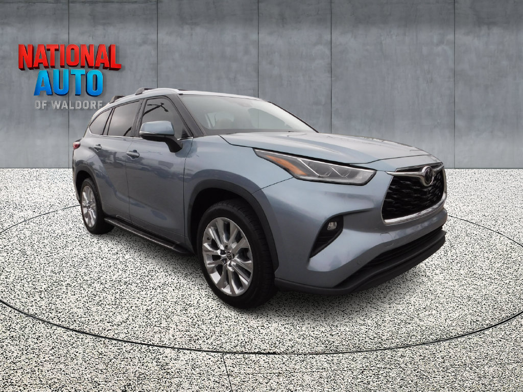 Used 2022 Toyota Highlander Limited FWD image 1