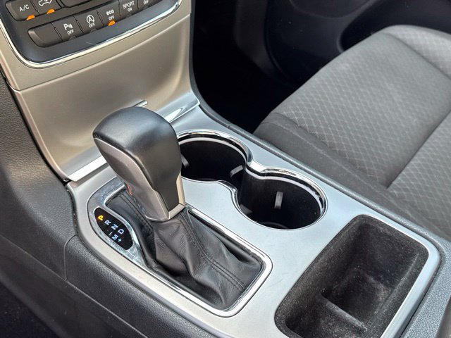 Used 2021 Jeep Grand Cherokee Laredo AWD/4WD image 24